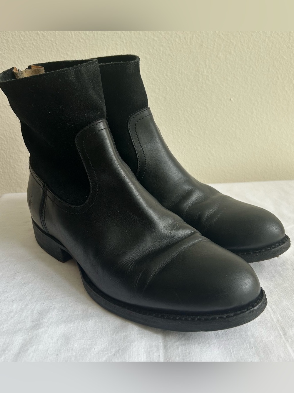 Frye Jamie Zip Black Leather Suede Ankle Boots women 7.5